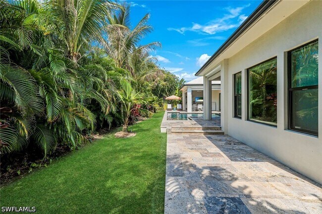 Building Photo - 760 Park Shore Dr