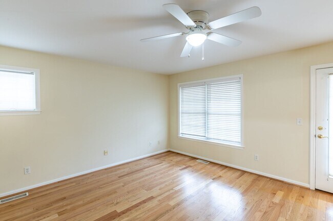 Building Photo - Single Family Home Minutes to DTWN/UVA Area