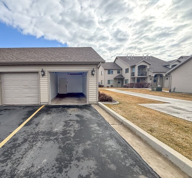 Building Photo - 2515 450 S