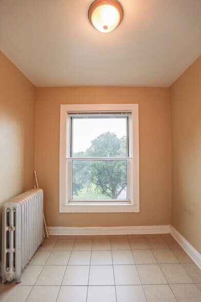 Building Photo - 5011 N Damen Ave