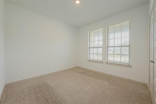 Building Photo - 29326 Red Rocks Pk Dr