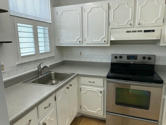 Building Photo - 108 Paradise Harbour Blvd