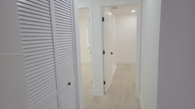 Building Photo - 3311 San Remo Cir