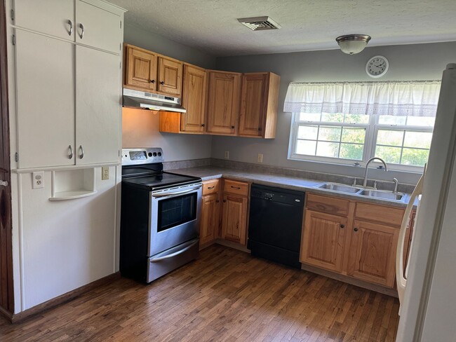 Building Photo - 2590 W Broadway St