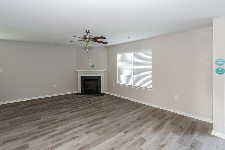 Building Photo - 1231 Farm Branch Dr SW