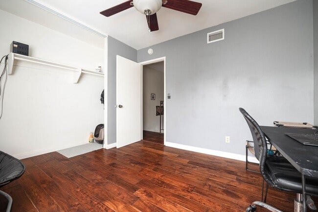 Building Photo - 10331 Restful Ct