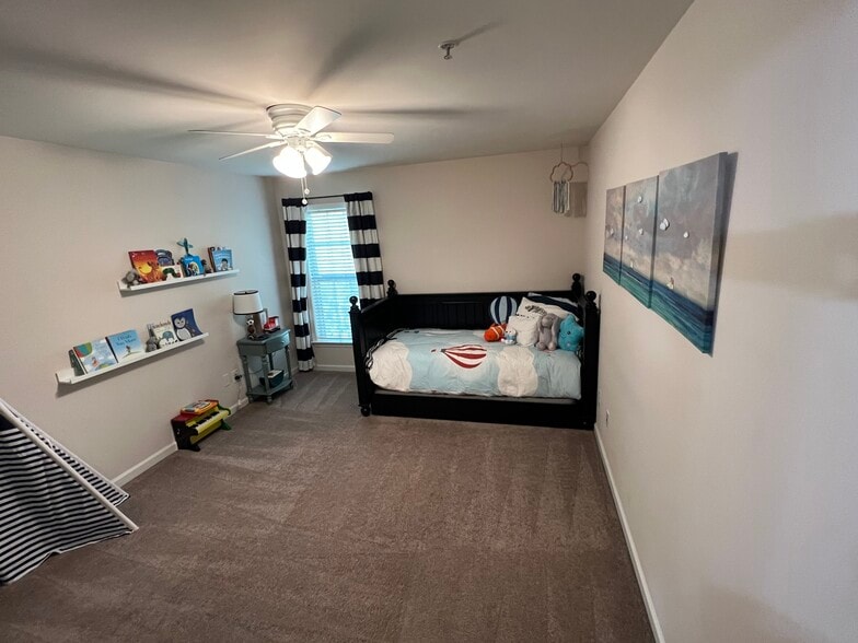 Room - 5731 Evadale Trce