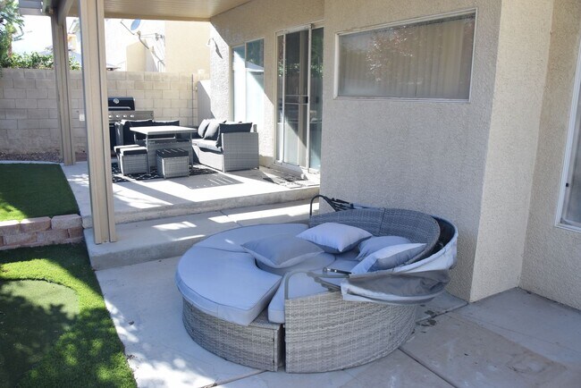 Building Photo - 8765 Country Pines Ave