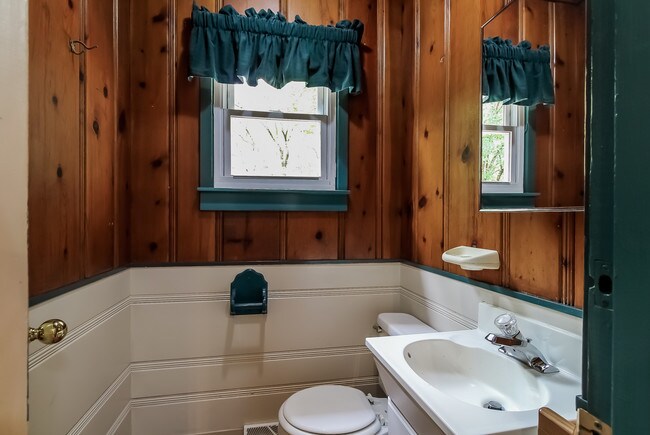 Building Photo - 259 Valley Ave NW