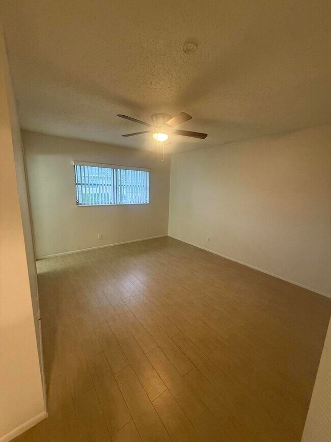 Building Photo - 2509 Dudley Dr W