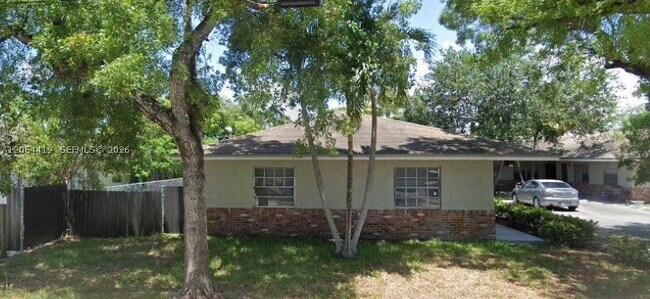 Building Photo - 1098 NE 34th St