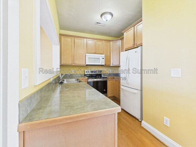 Building Photo - 350 Marquette Ct