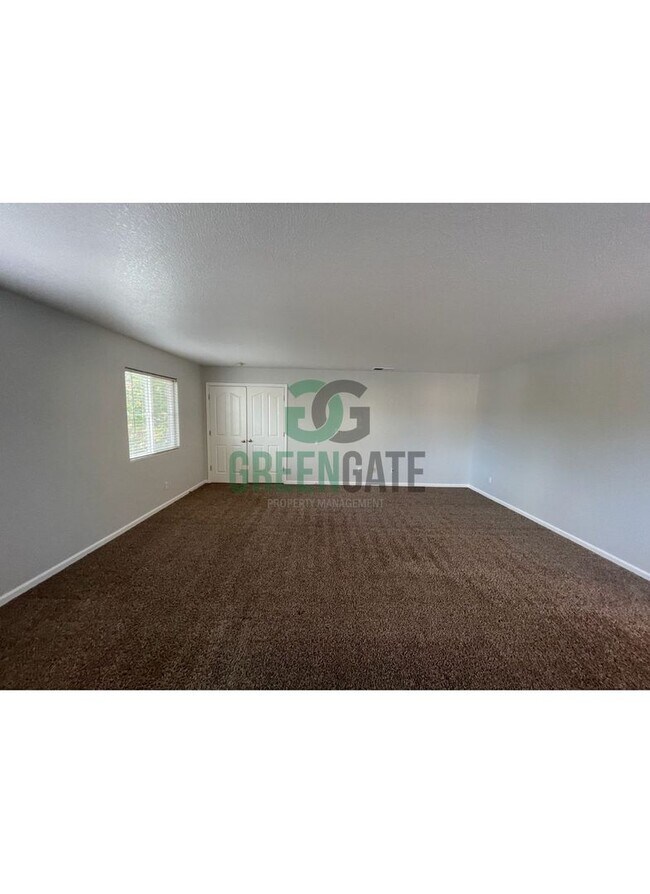 Building Photo - Two story 4 bedroom, 2.5 bath home in Stockton! AVAILABLE NOW!!