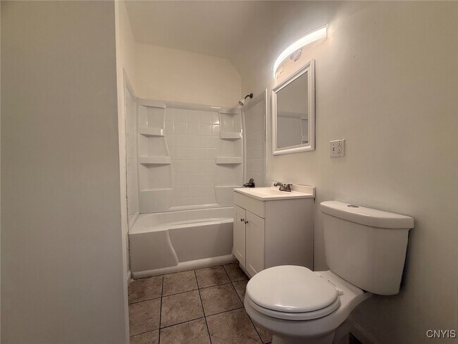 Building Photo - 2611 Midland Ave