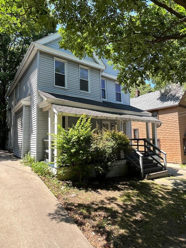 Building Photo - Cudell/West Blvd neighborhood; 4 bedroom/1 bath single family house for rent!