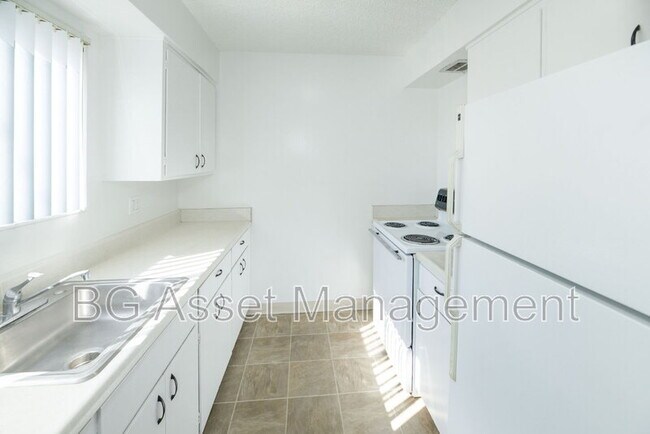 Building Photo - 1746 Kidder Ave