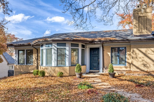 Building Photo - 221 Brighton Way