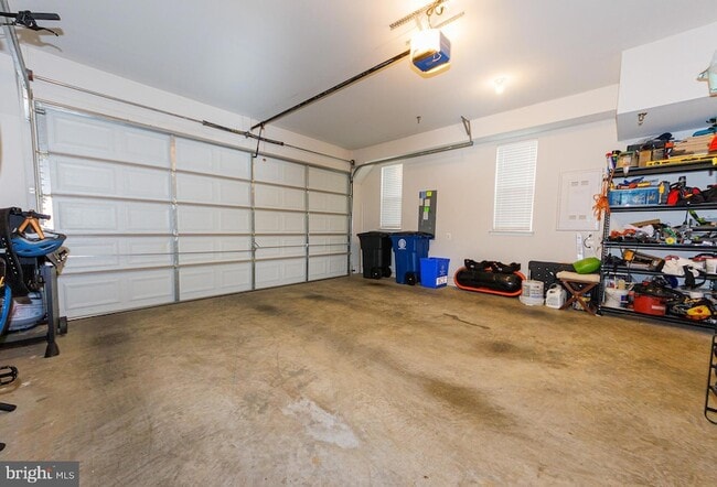 Building Photo - 16201 Coolidge Ave