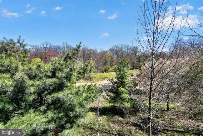 Building Photo - 208 Liberty Cir