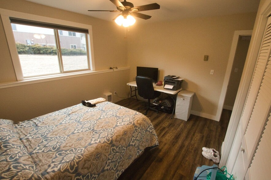 Building Photo - 812 Saddle Dr
