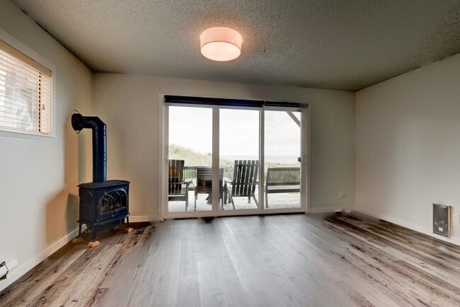 Building Photo - 3 Bedroom Condo on West Beach Bluffs **$500 of the first months rent**