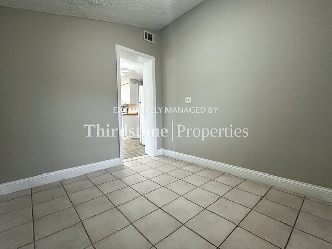 Building Photo - 455 W Clermont Dr