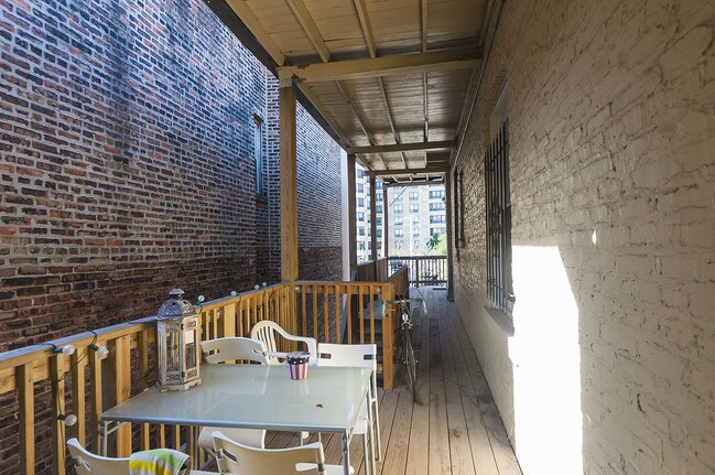 Building Photo - 1900 N Western Ave