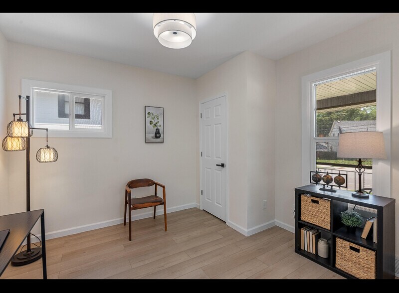 Building Photo - 1055 N 68th St