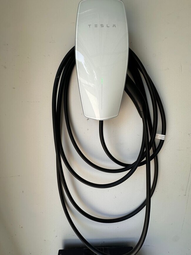 Building Photo - 4BR/2BA Home for Rent in Eastwood w/Basement and Backyard Deck!