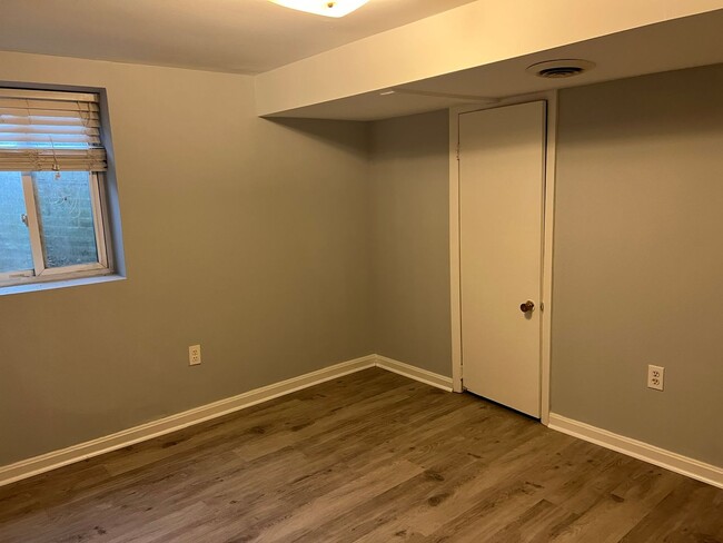 Building Photo - Renovated Rambler Close to Walter Reed, NI...