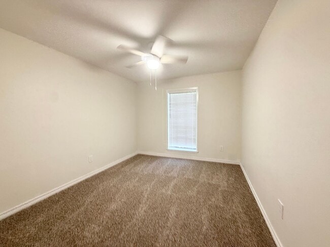 Building Photo - Elegant Recently Updated 3/2/2 Home in Ang...