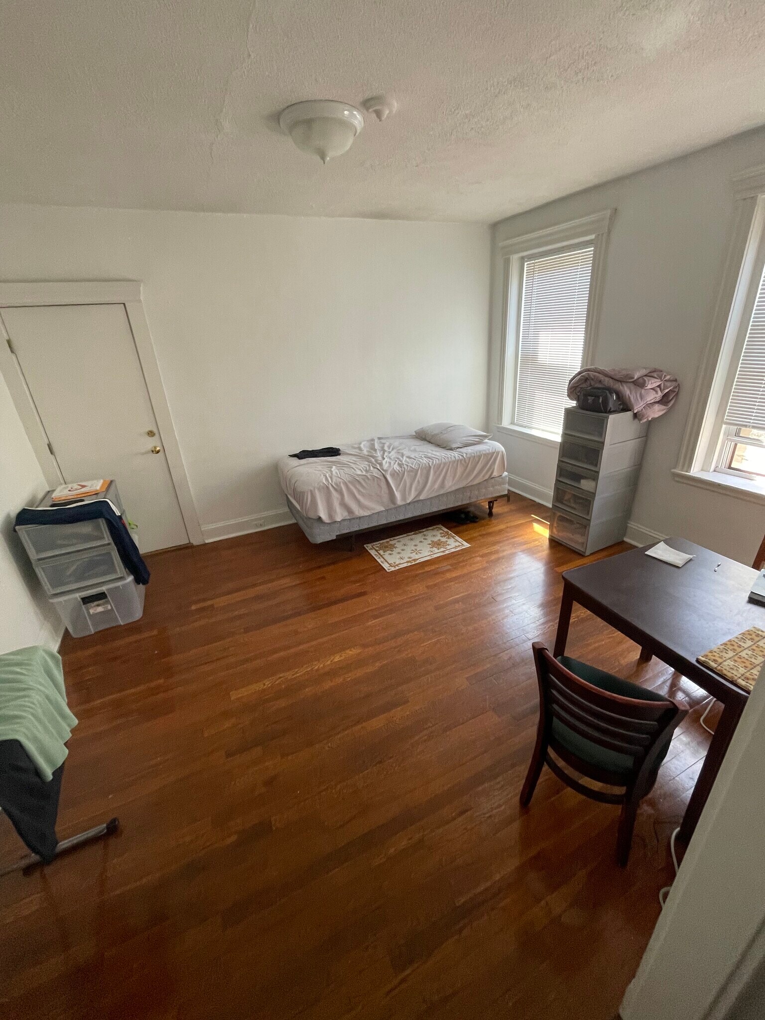 Building Photo - 380 Riverway