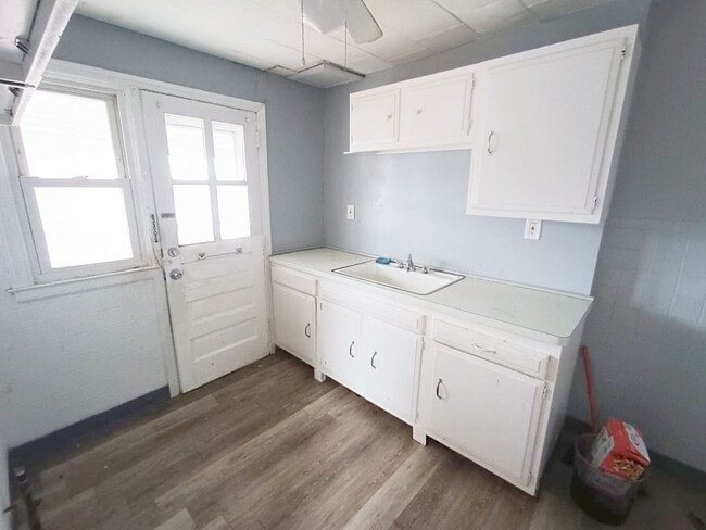 Building Photo - 2 BED 1 BATH BEAUTIFUL SINGLE FAMILY HOME ...