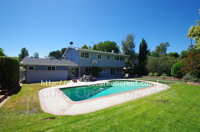 Building Photo - 5827 Fairhaven Ave