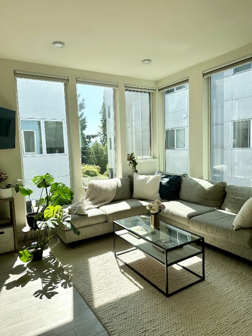 Building Photo - 1541 14th Ave S