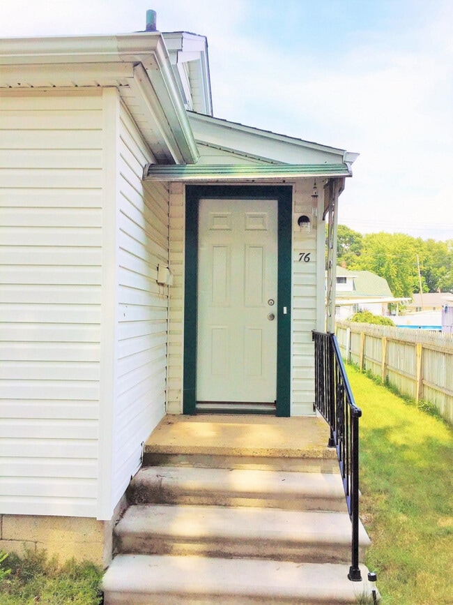 Building Photo - 76 1st St