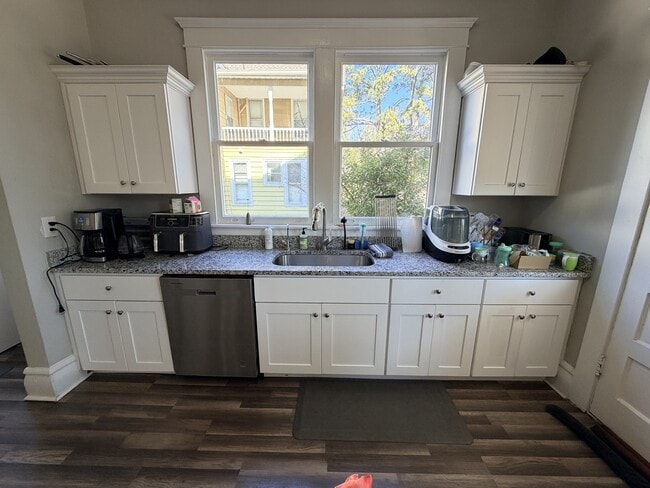 Building Photo - 124 Linden Ave