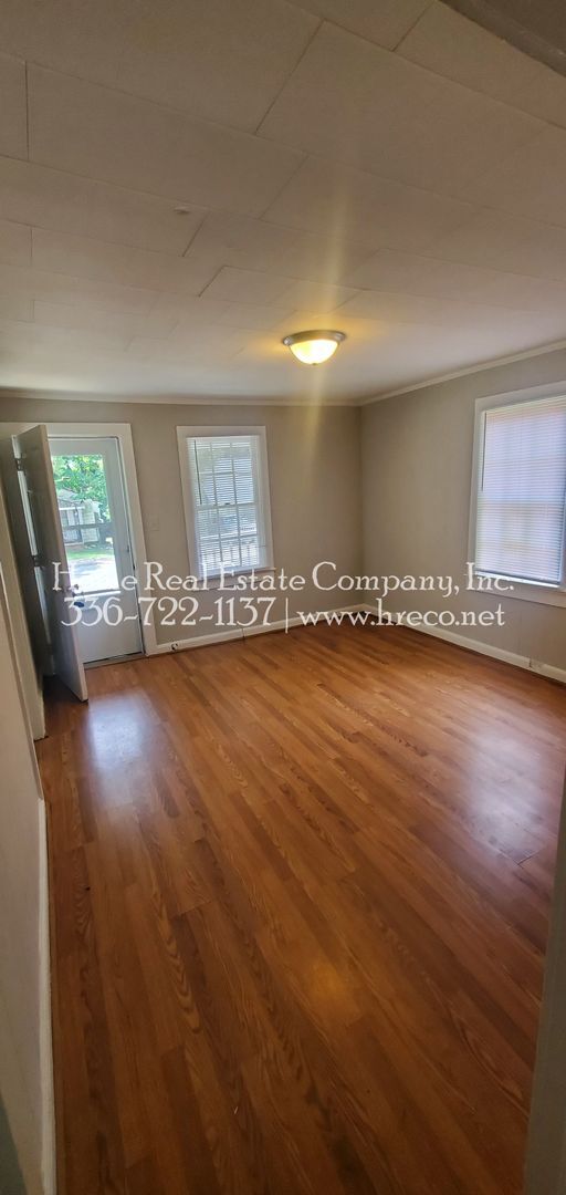 Building Photo - 321 W Twenty-Third St