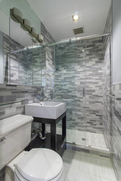 Building Photo - 221 E 11th St