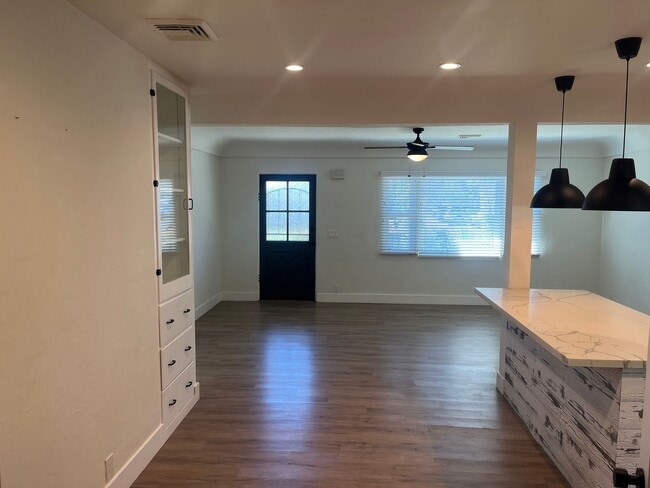 Building Photo - 3bd/2ba Single Story Fallbrook Home With A/C