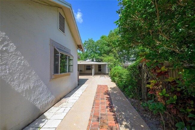 Building Photo - 1621 Sunnyside Dr