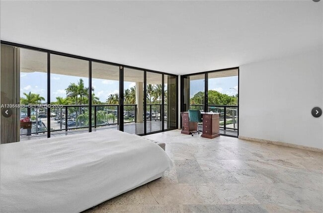 Building Photo - 2575 S Bayshore Dr