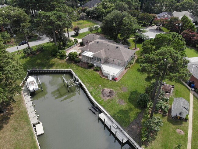 Building Photo - 2406 Jib Cir