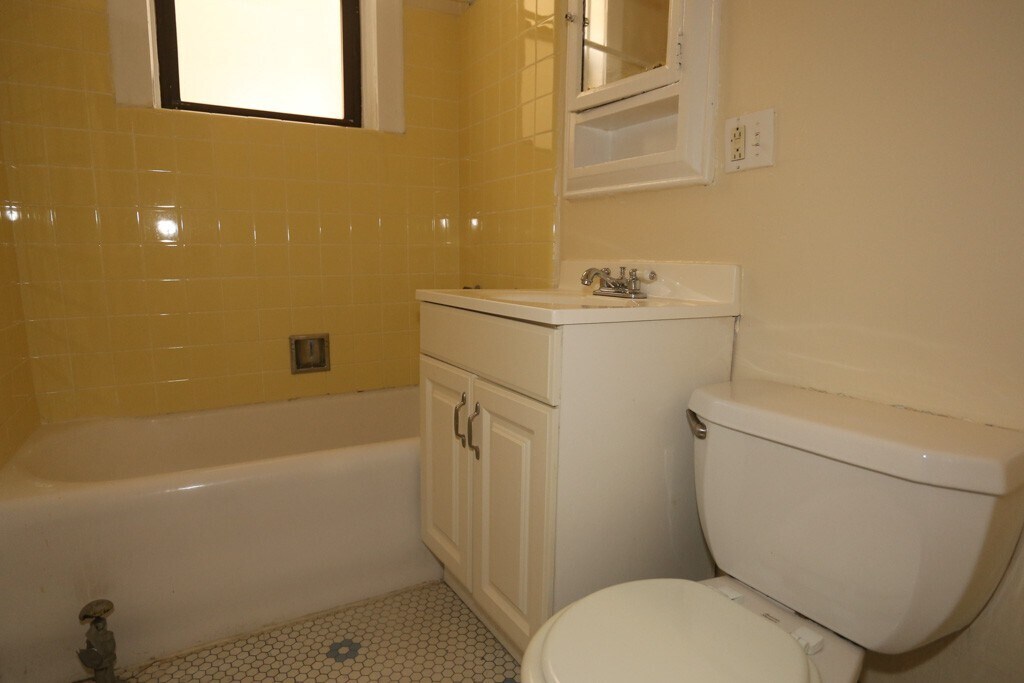 Building Photo - 4549 N Damen