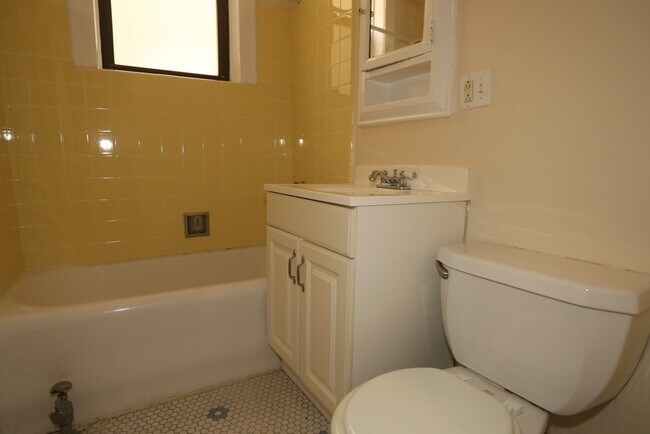 Building Photo - 4349 N Damen