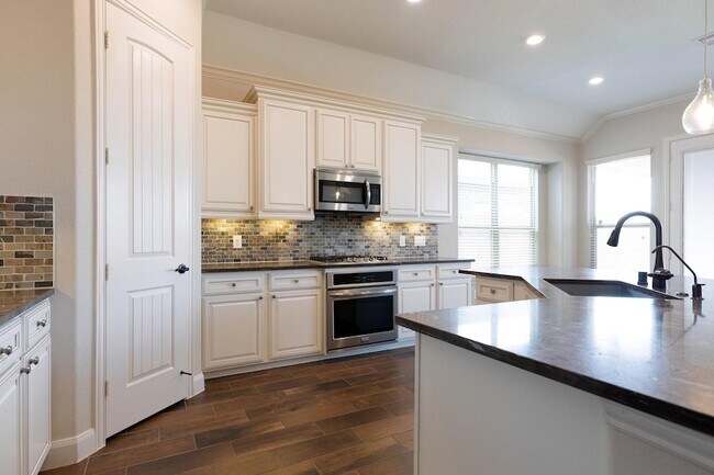 Building Photo - 28006 Laurel Garden Ln