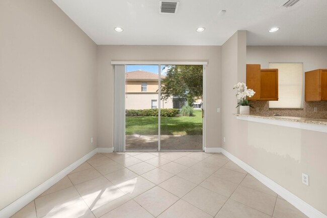 Building Photo - 340 River Bluff Ln