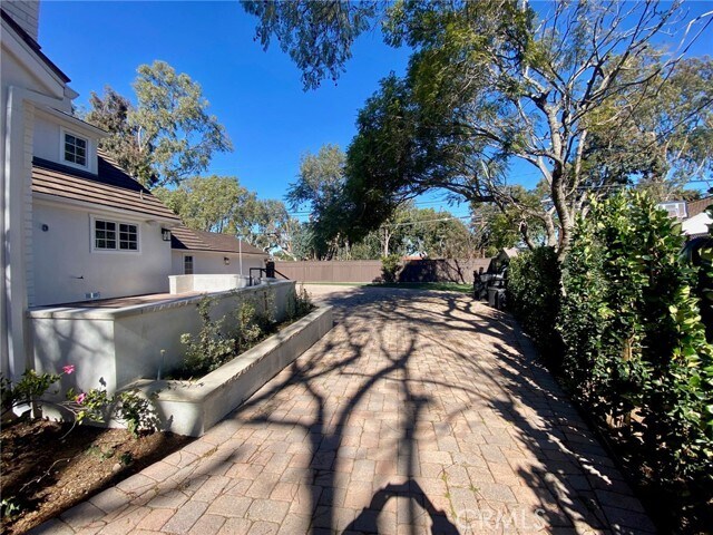 Building Photo - 3645 Vía Palomino