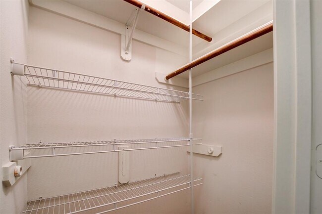 Building Photo - 12130 Piney Bend Dr