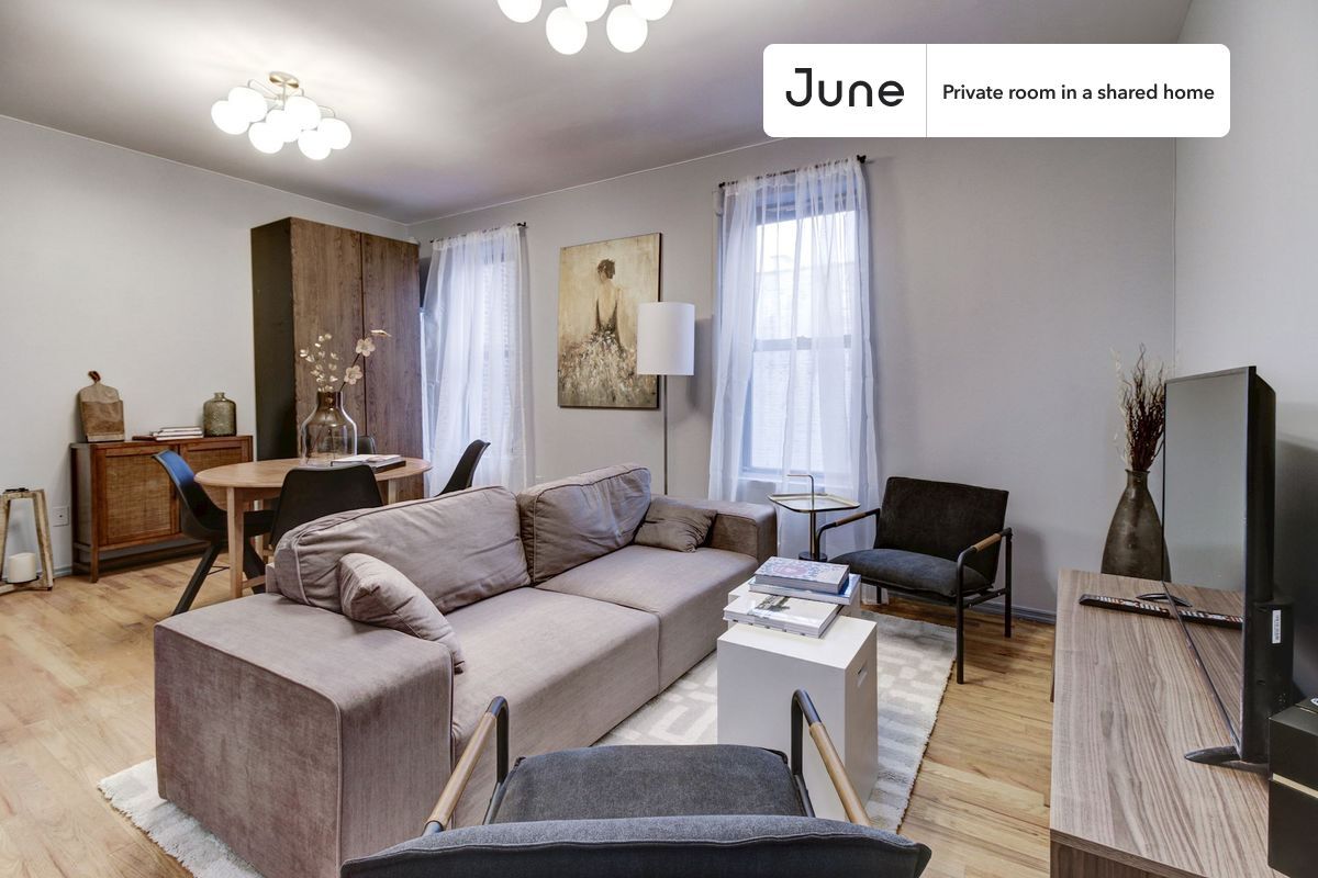 Building Photo - Private bedroom in 4 bed/1 bath Home